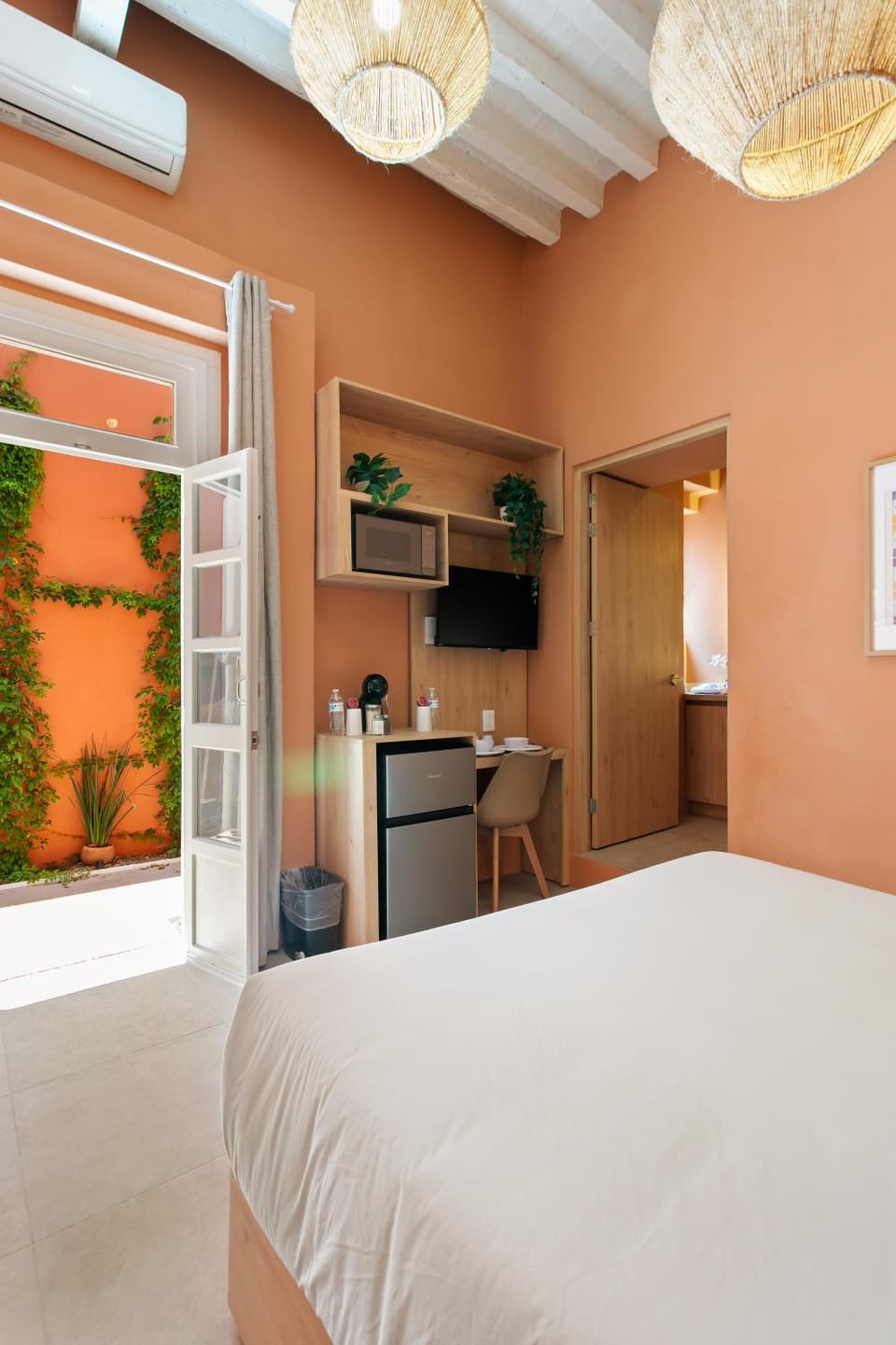 TV and multimedia, Bedroom, microwave