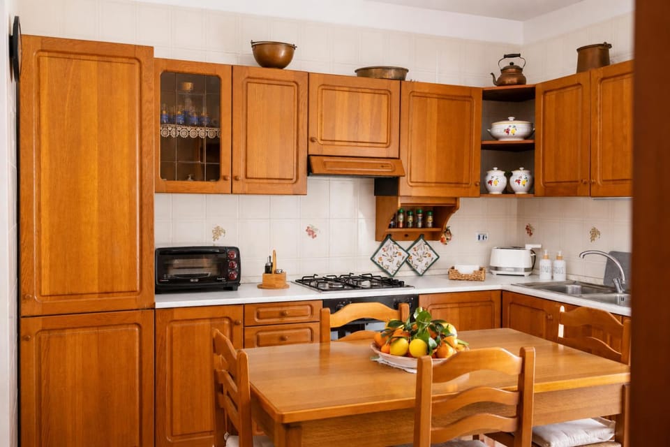 Kitchen or kitchenette, Dining area, oven, stove, toaster
