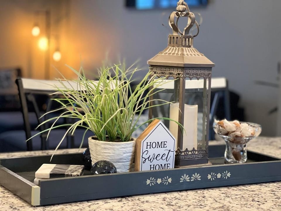 Nifty Corner- A Modern Home & a Taste of Town House in Moses Lake