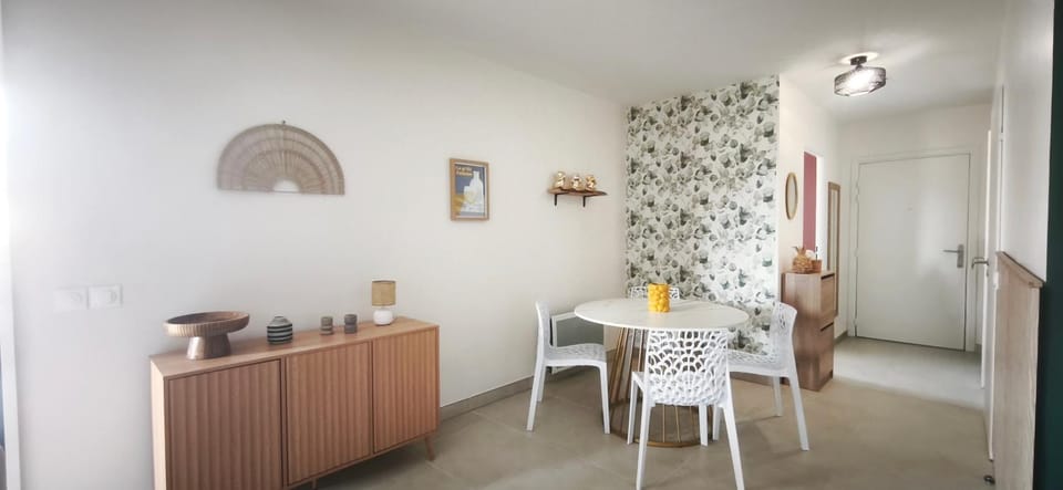 Appartement Climatisé avec spacieuse terrasse à Uzès Apartment in Uzes