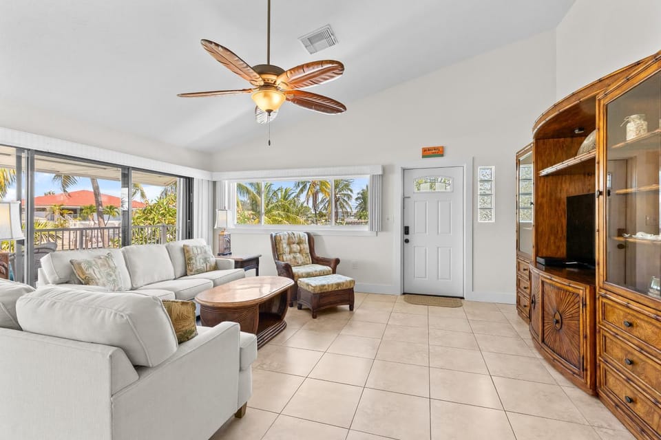 KC25 Canal-Side Charisma House in Key Colony Beach
