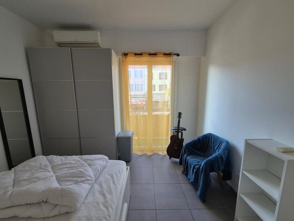 Appartement au premier étage au centre ville Apartment in La Londe-les-Maures