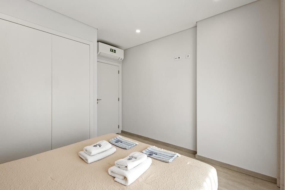 Bed, Photo of the whole room, Bedroom, towels, wardrobe, air conditioner