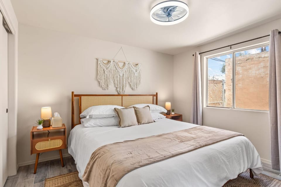 Bed, Photo of the whole room, Bedroom
