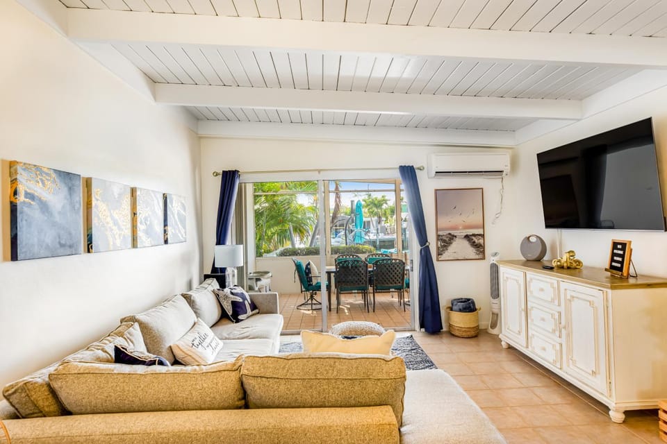 KC81 Key Colony Beach Waterfront Villa House in Key Colony Beach