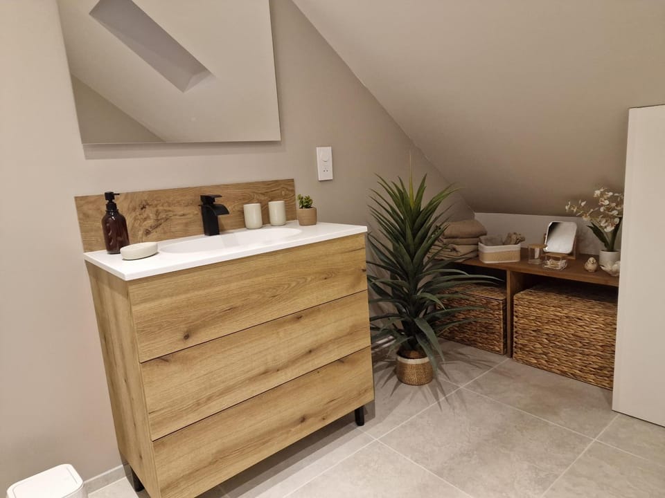 Bathroom, towels