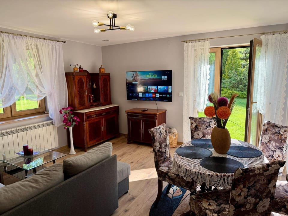 Communal lounge/ TV room, TV and multimedia, Living room, Seating area