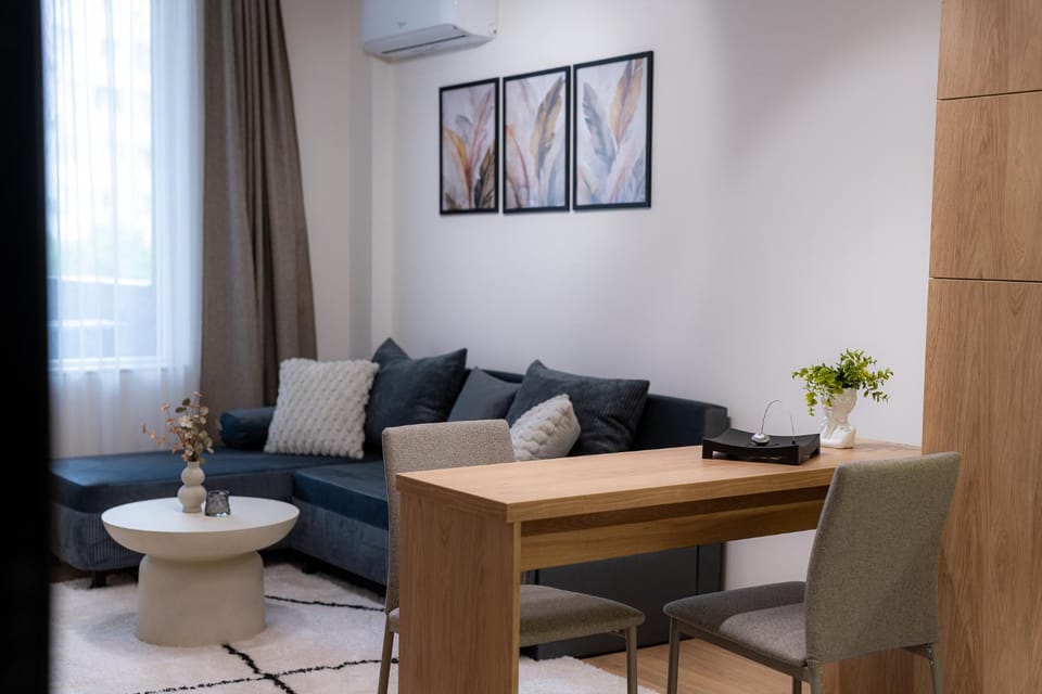 Communal lounge/ TV room, Seating area, kitchen