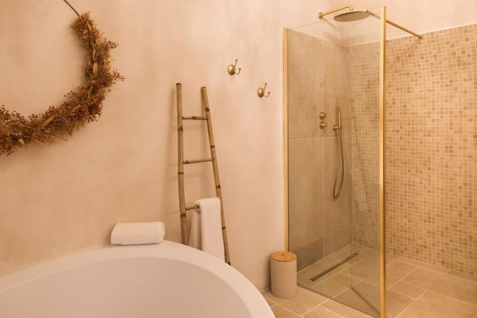Shower, Bathroom, towels