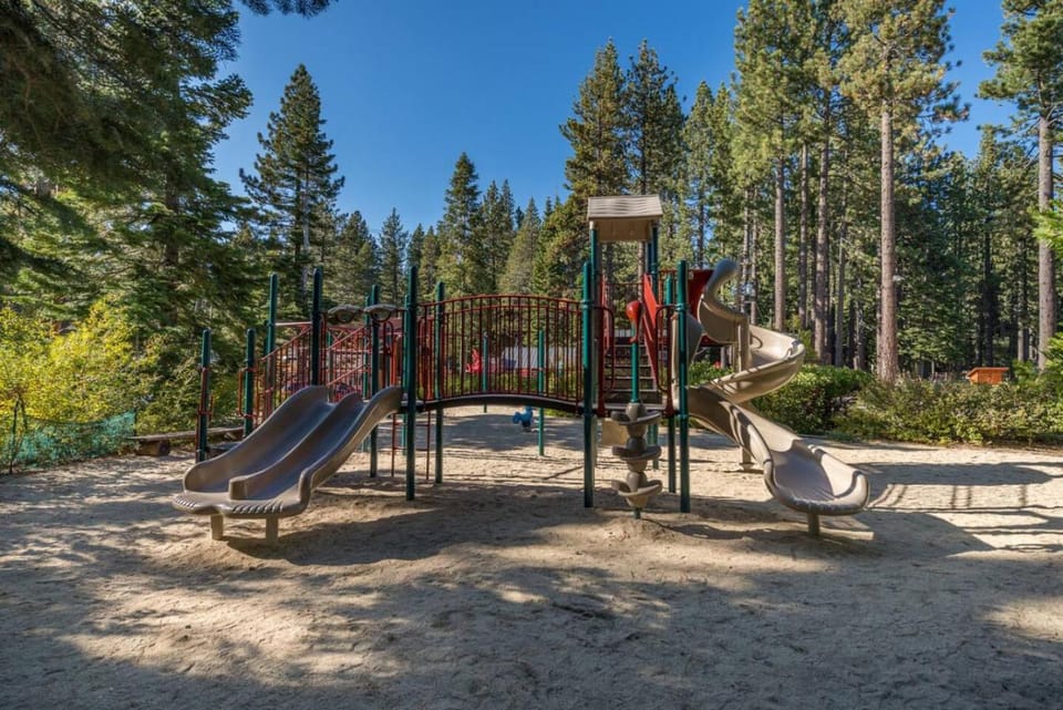 New Tahoe Park for 10 Hot-Tub Private HOA Beach EV House in Tahoe City