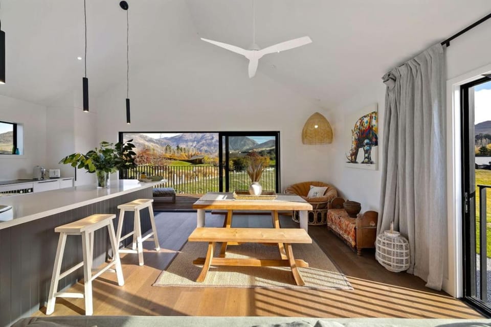 Luxury Mountain View Retreat House in Arrowtown