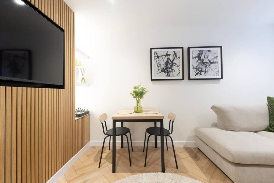 Modern 2-Bed Sleeps 4 Parking Near Edinburgh House in Scotland