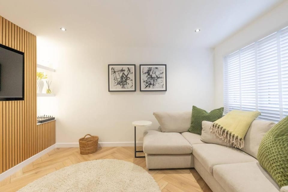 Modern 2-Bed Sleeps 4 Parking Near Edinburgh House in Scotland