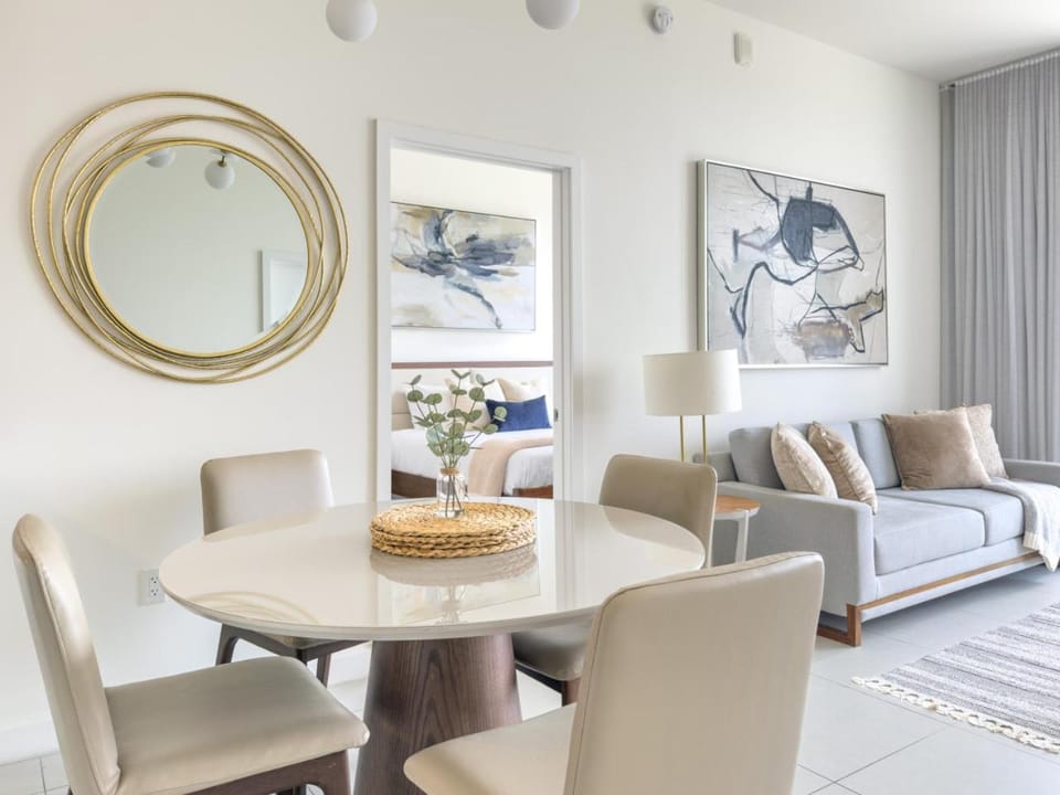 P2004 Penthouse 2BR with East Views Balcony a Pool and Gym in Doral House in Doral