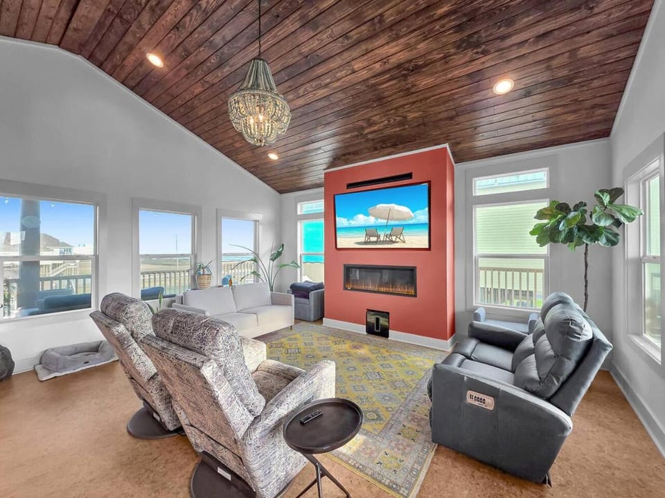 Communal lounge/ TV room, TV and multimedia, Living room, Seating area, Evening entertainment