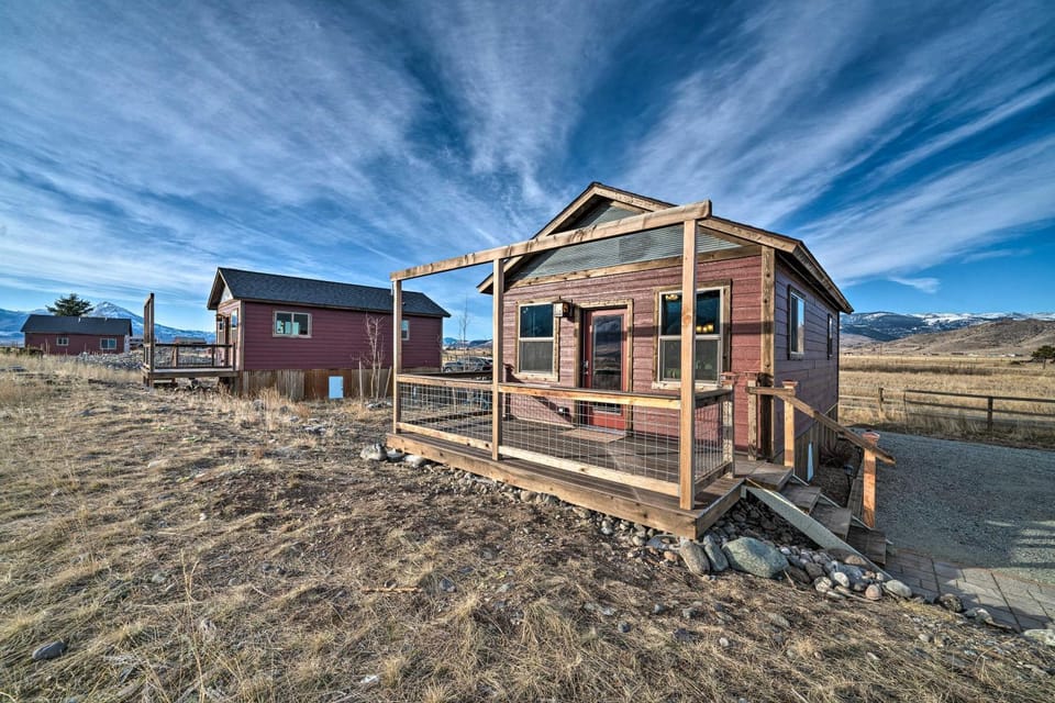 Mtn-View Group Retreat! 4 Cabins Near Yellowstone Cabin in Pray