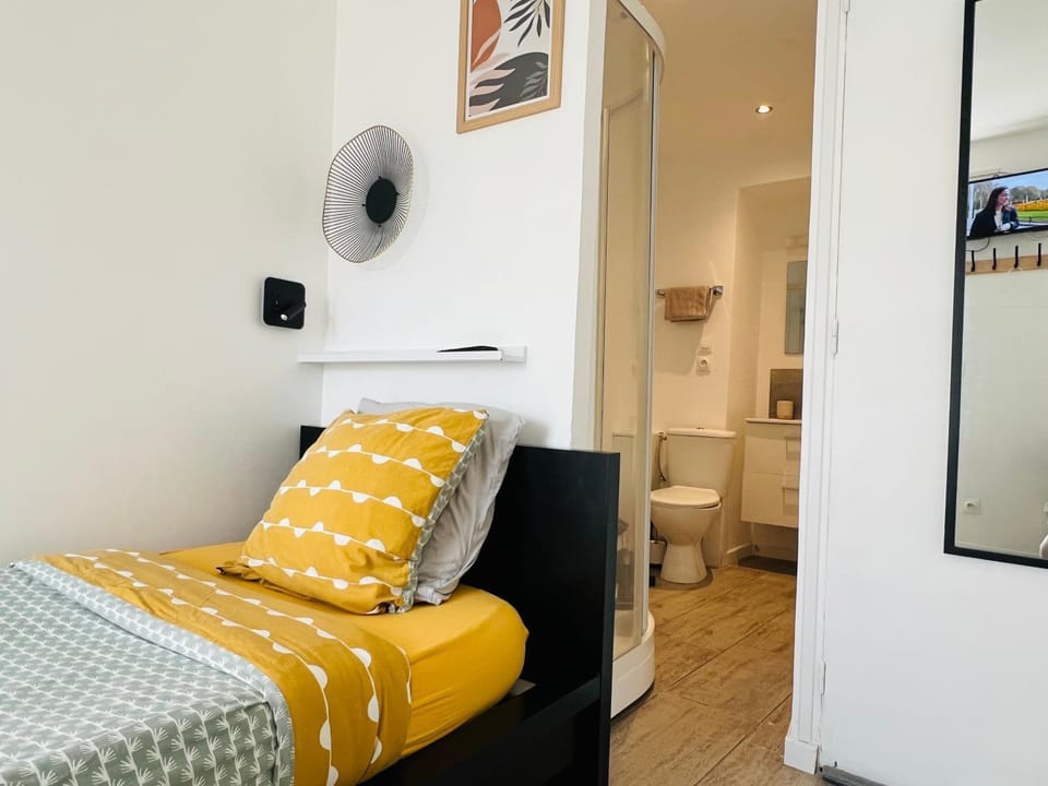 Chambre salle d'eau privée Bed and Breakfast in Brest