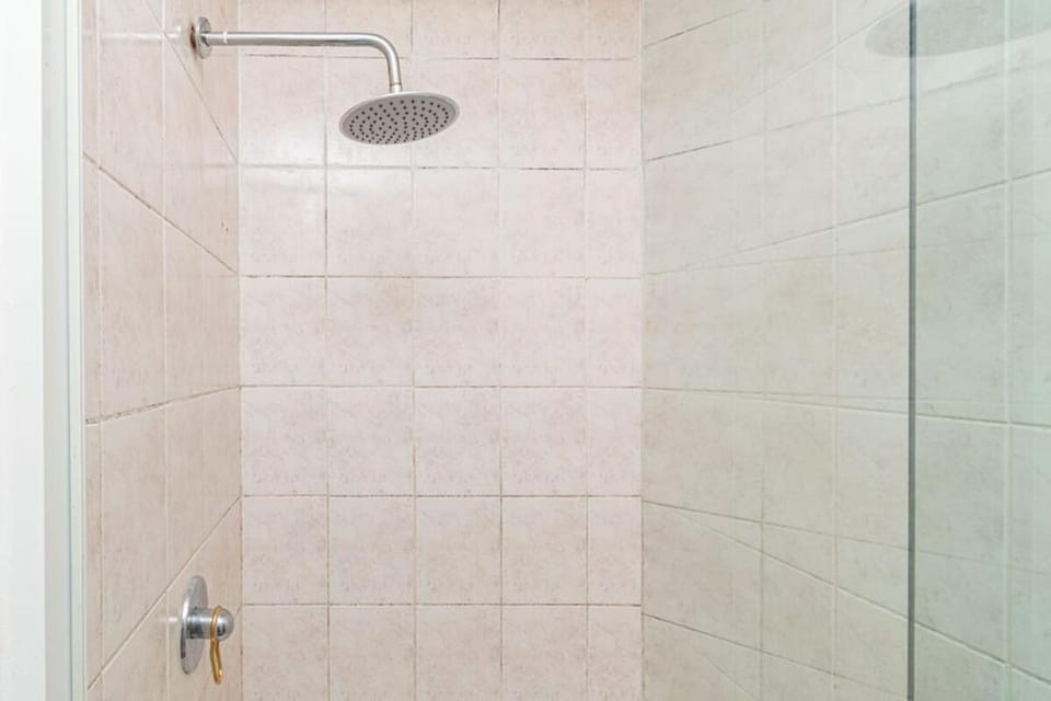 3 bed ground in sandton Apartment in Sandton