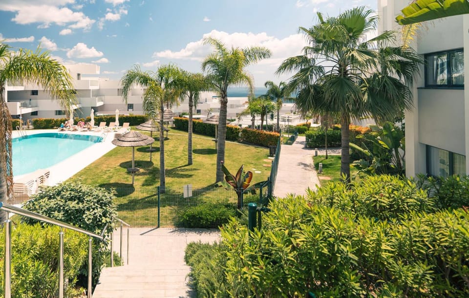Property building, Garden, Swimming pool, sunbed