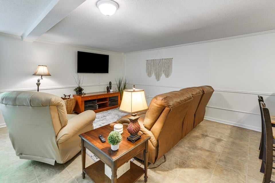 9 Mi to Uptown! Pet-Friendly Retreat in Columbus Apartment in Columbus