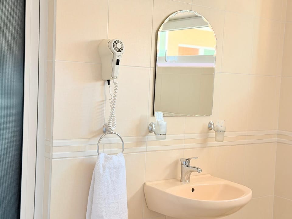 Bathroom, towels