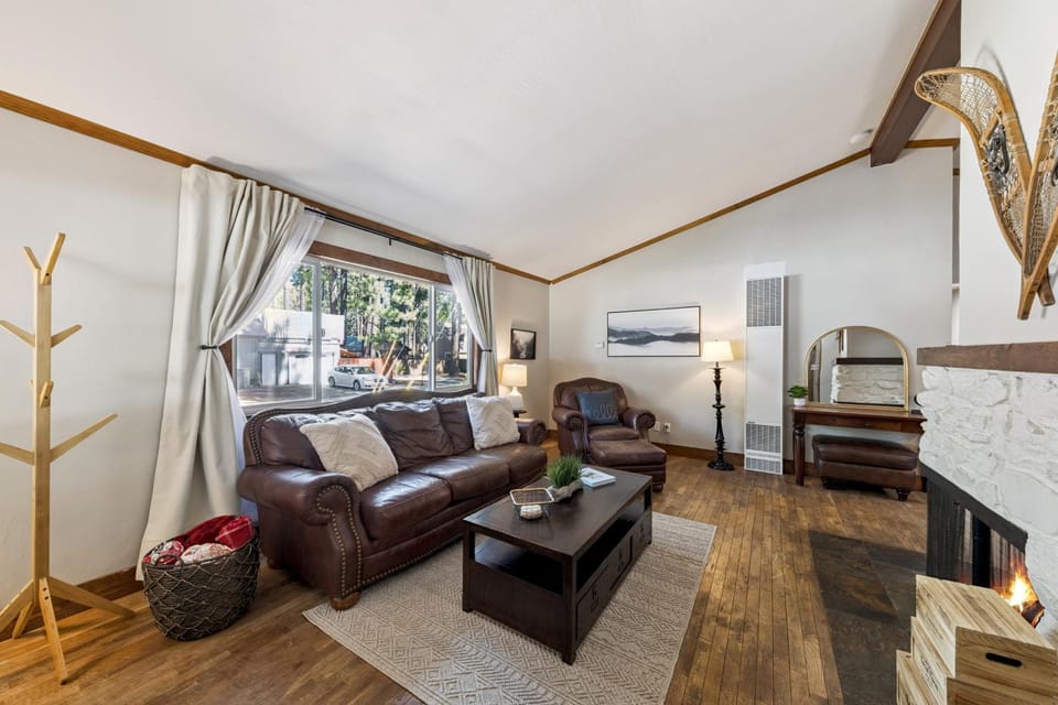 Day, Living room, Seating area, fireplace