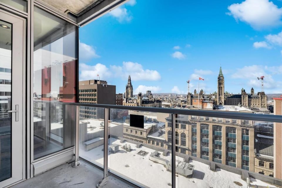 Executive Condo with Parking DT Ottawa Apartment in Downtown