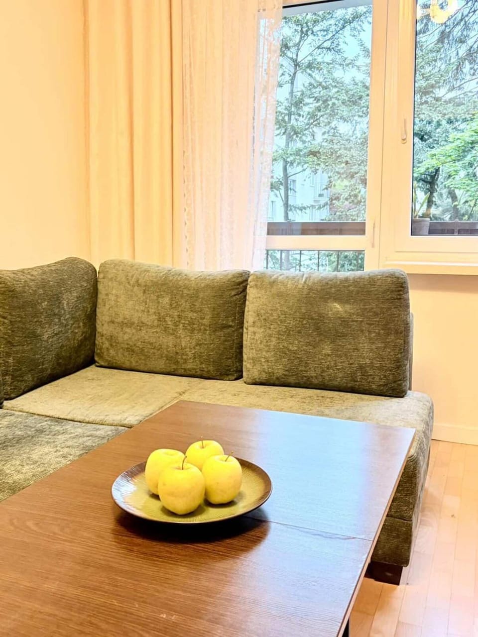 Living room, Food and drinks, Seating area, Dining area