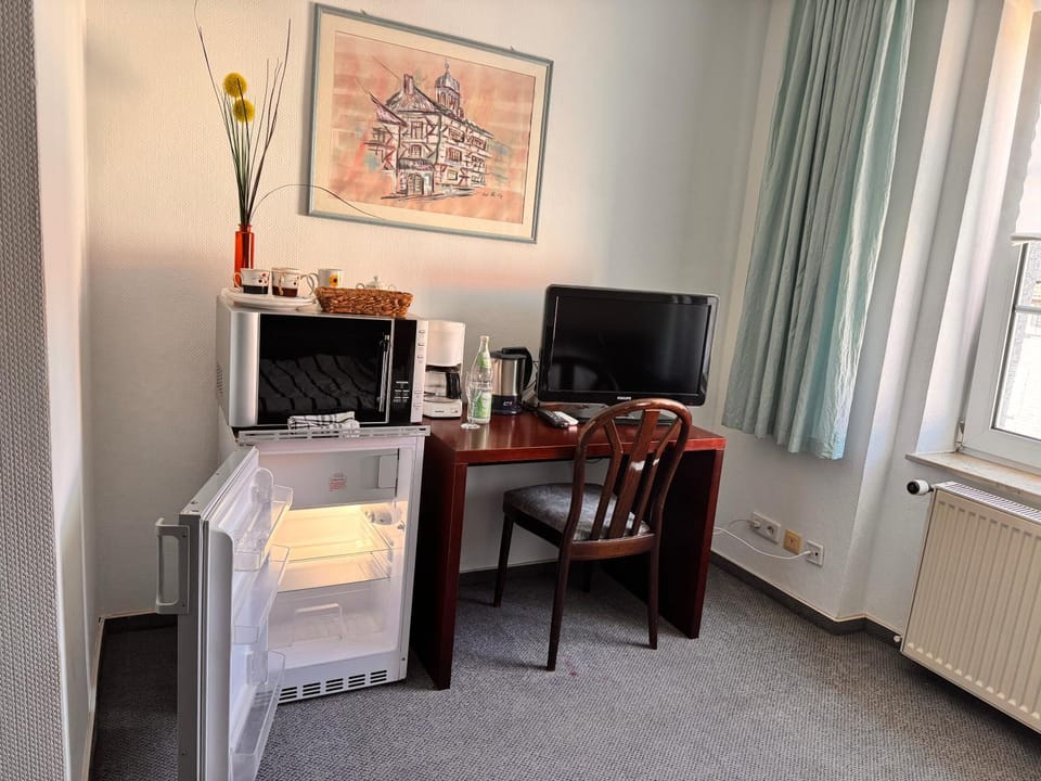 Budget Room for Workers Private Toilet & Free Parking Apartment in Nordhausen