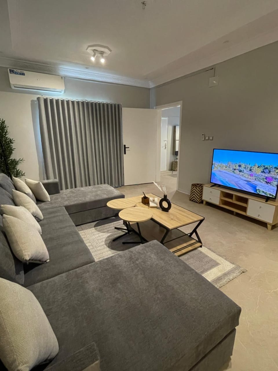 TV and multimedia, Seating area, Evening entertainment
