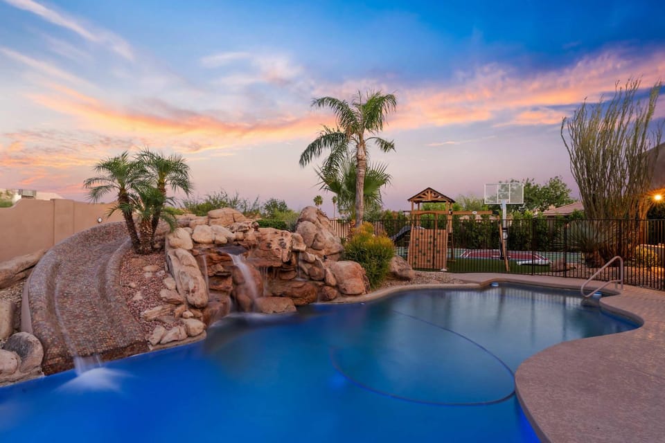 The Good Life Oasis - Luxury 5BR Home - Sleeps 16 House in Phoenix