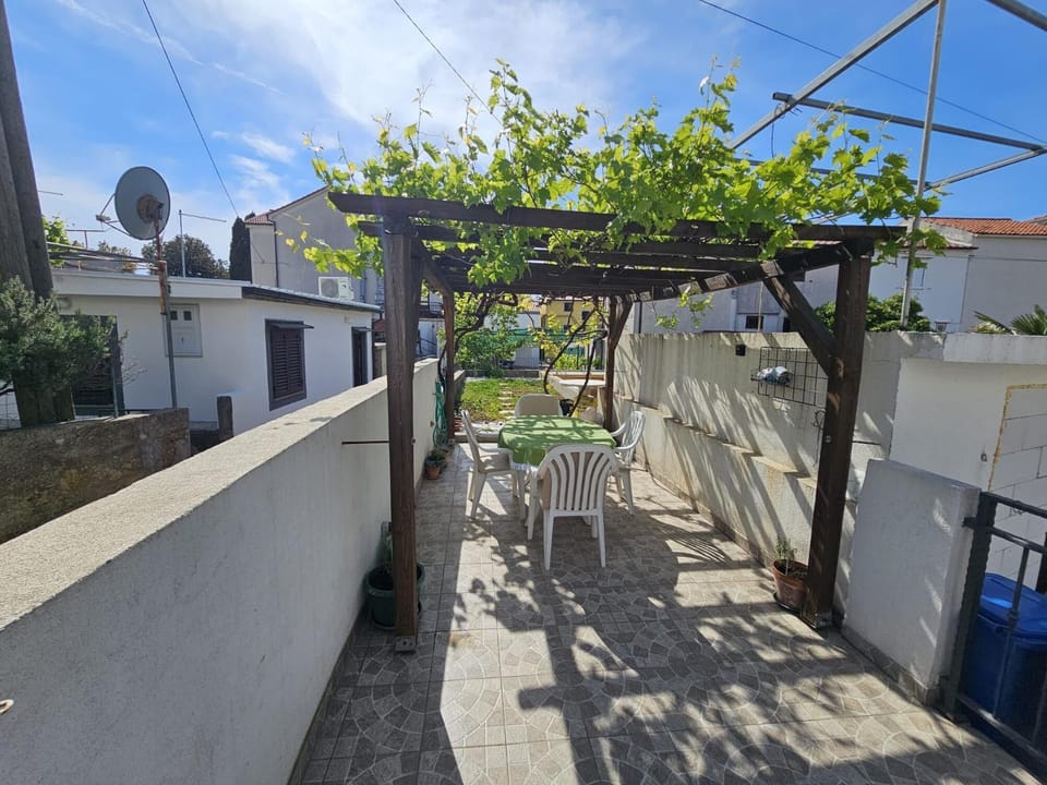 Facade/entrance, Balcony/Terrace