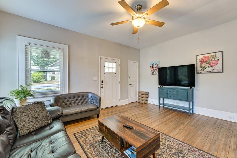 Prime Charlotte Retreat 1 Mi to Uptown! House in Charlotte