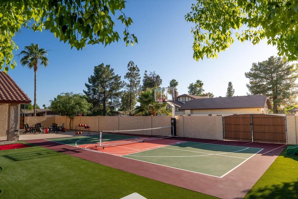 Paradise Lane - Pool - Hot Tub - Sports Court House in Phoenix