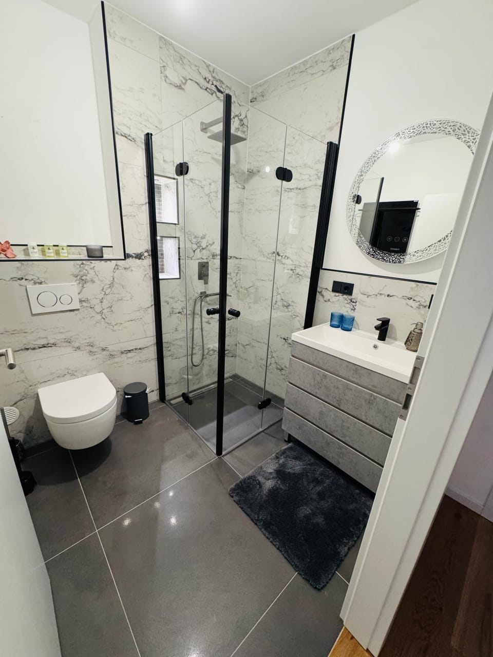 Shower, Toilet, Bathroom, Bath