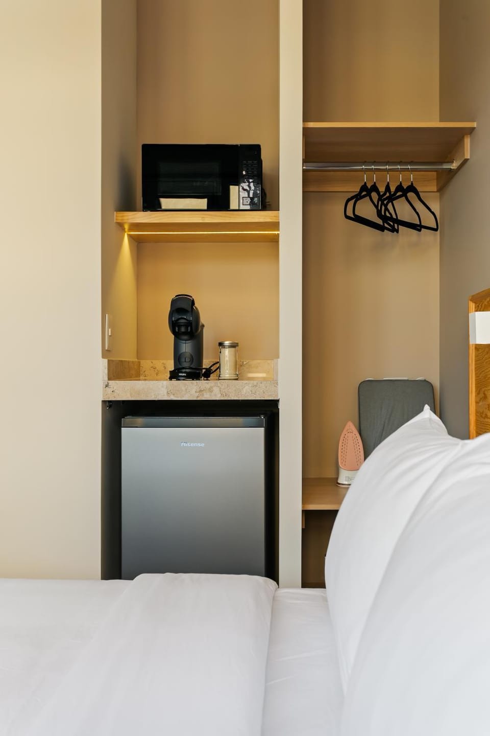 Coffee/tea facilities, microwave, minibar
