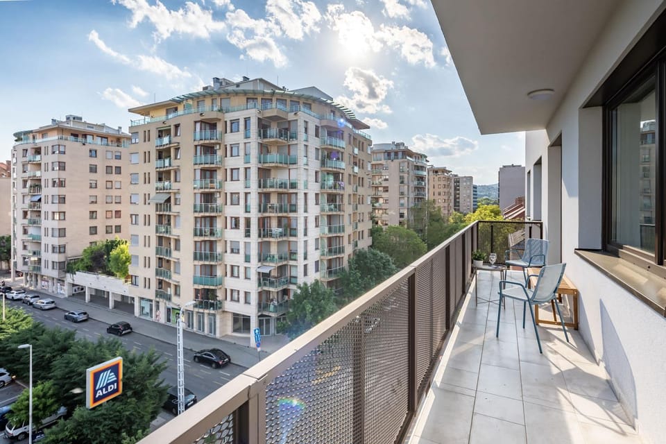 Central - Balcony - Cozy - Easy Stay Apartment in Budapest