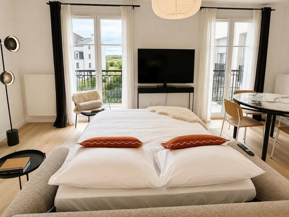 TV and multimedia, Balcony/Terrace, Living room, Seating area
