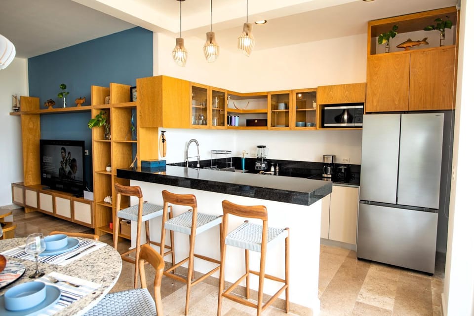 Kitchen or kitchenette, Dining area, microwave, oven, stove