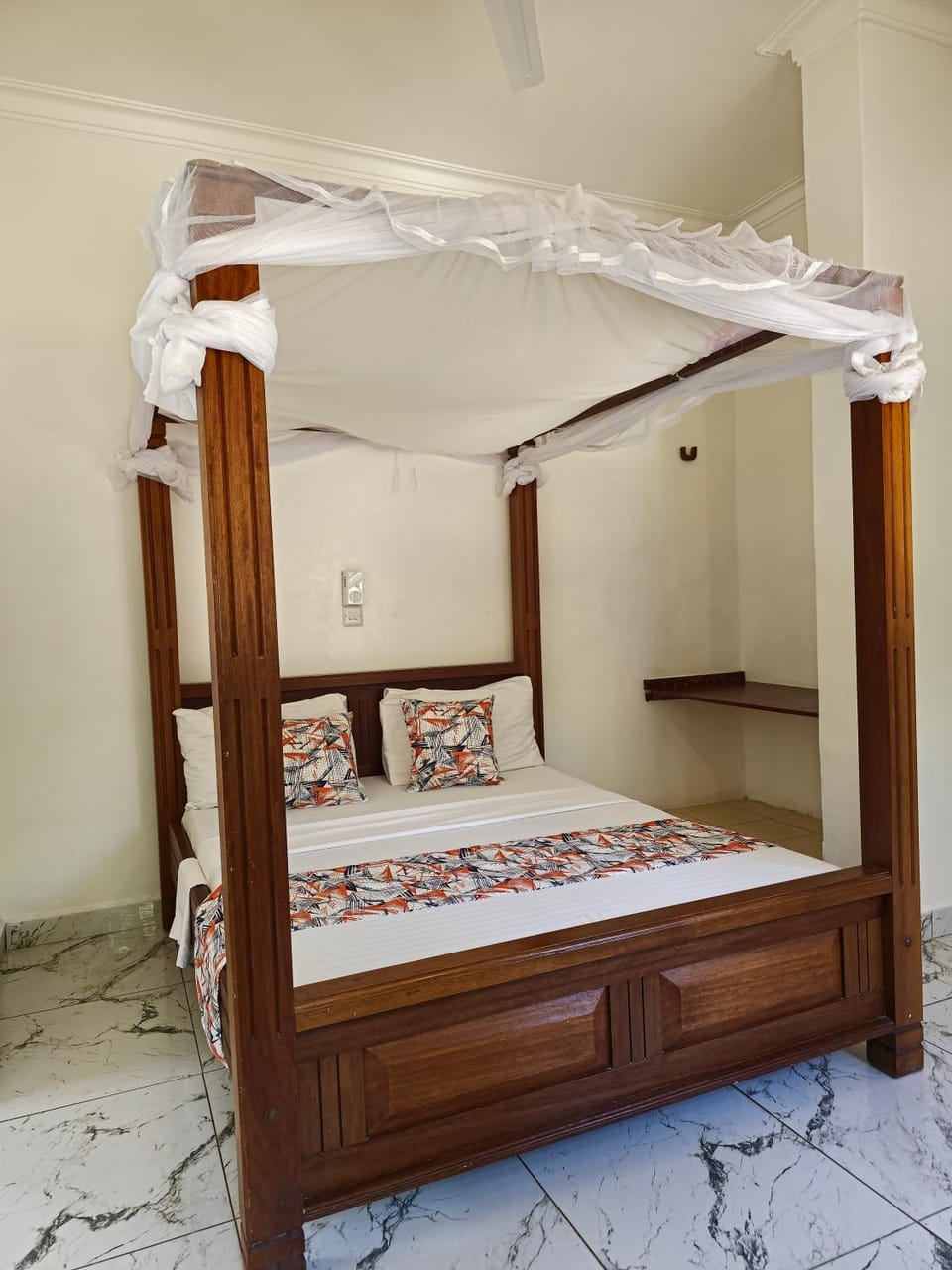 Bed, Photo of the whole room, wardrobe