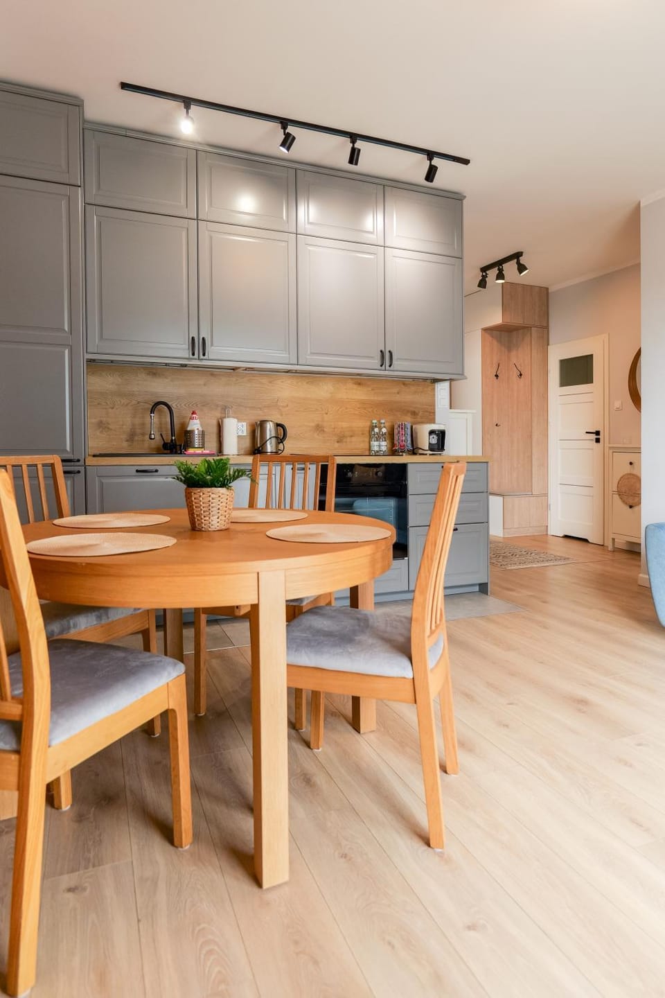 Kitchen or kitchenette, Living room, stove