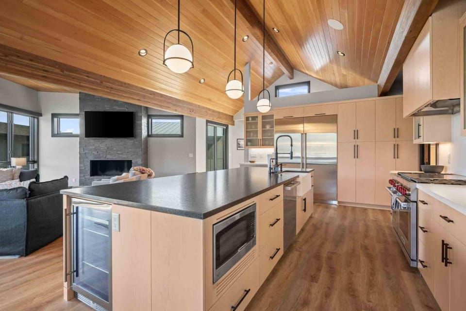 Ocean's Whisper House in Manzanita