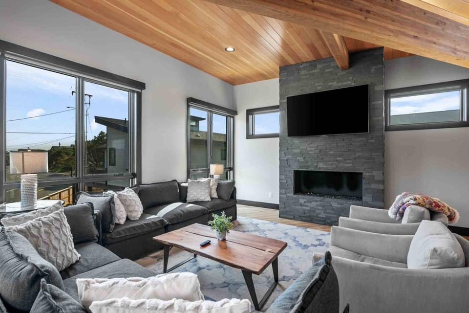 Ocean's Whisper House in Manzanita