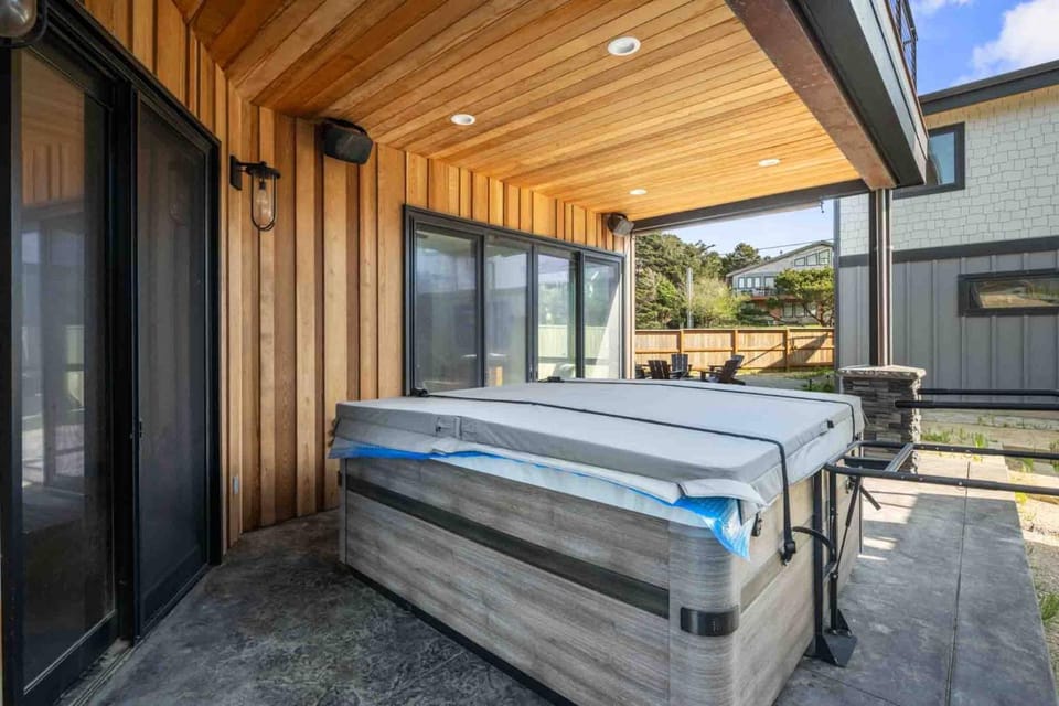 Ocean's Whisper House in Manzanita