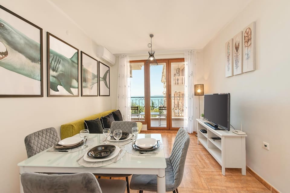 TV and multimedia, Living room, Dining area