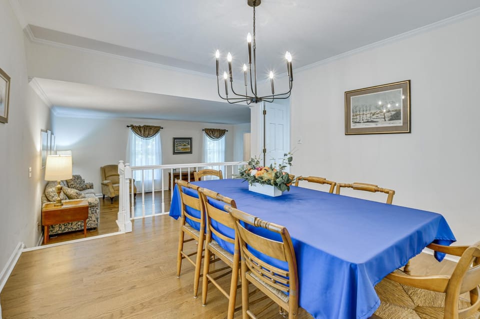 3 Mi to Dtwn Cary! Spacious Home w/ Deck & Grill House in Cary