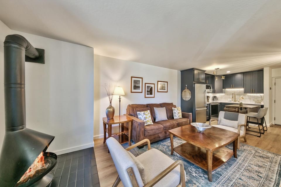 Lakeland Village #215 - Alpine Escape 1BR Hot Tub Apartment in South Lake Tahoe