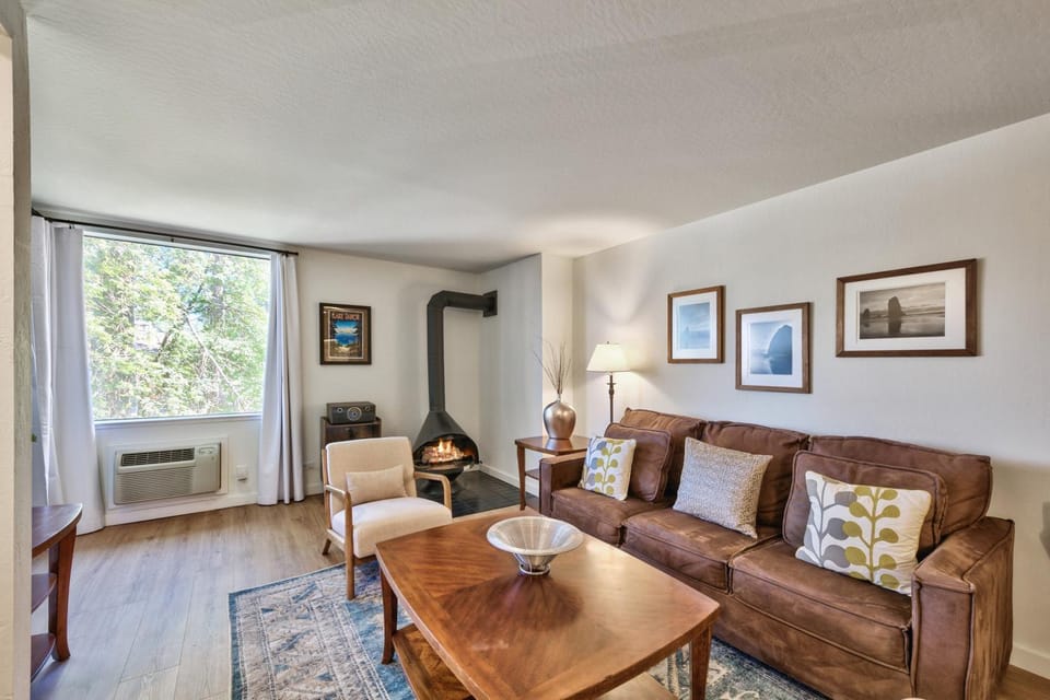 Lakeland Village #215 - Alpine Escape 1BR Hot Tub Apartment in South Lake Tahoe