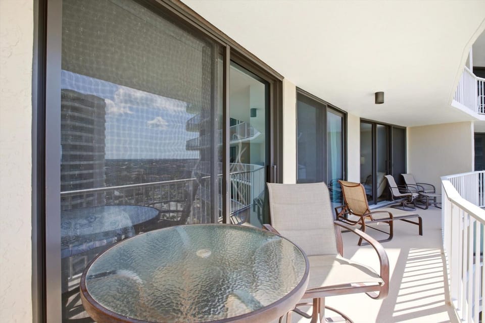 Marco Island Condo - Water Views & Pool Access House in Marco Island