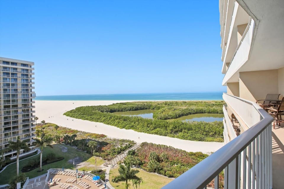 Marco Island Condo - Water Views & Pool Access House in Marco Island